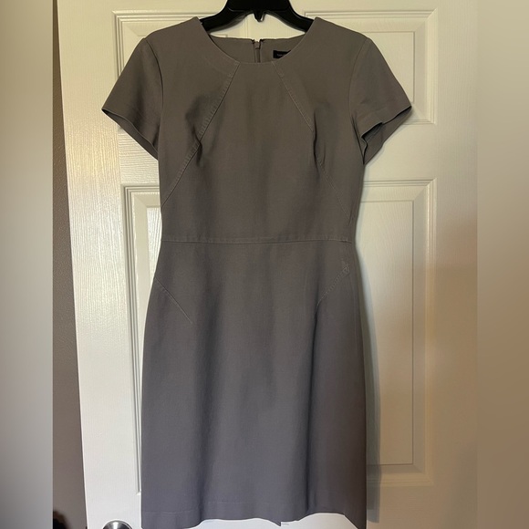 Dresses & Skirts - Banana Republic Grey Sheath  Dress size 8
